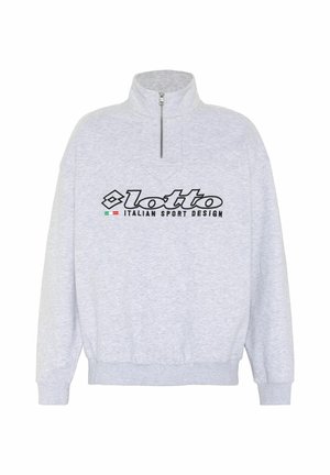Hellgraues Sweatshirt mit Viertel-Reißverschluss, schwarzem "lotto"-Logo und dem Schriftzug "Italian Sport Design", mit einem kleinen italienischen Flaggen-Detail unter dem Logo.