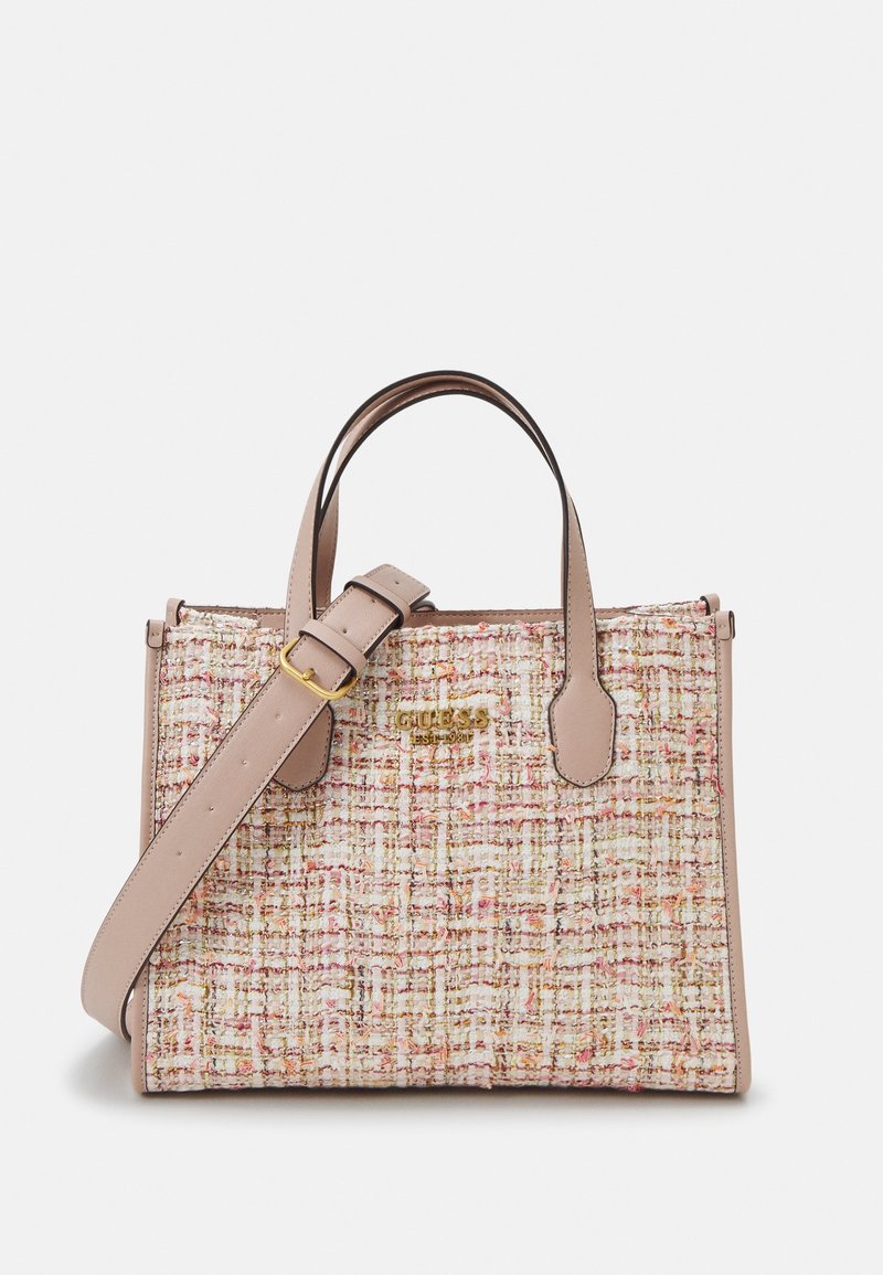 Borsa a tracolla rettangolare in tweed multicolore con manici in pelle beige, tracolla regolabile e logo Guess dorato al centro anteriore.