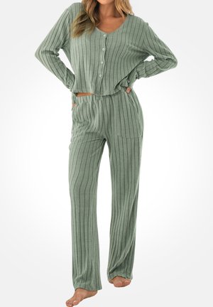 Hellgrünes, geripptes zweiteiliges Loungewear-Set mit einem Oberteil zum Knöpfen und locker sitzender Hose mit Seitentaschen, hergestellt aus weichem Stoff.