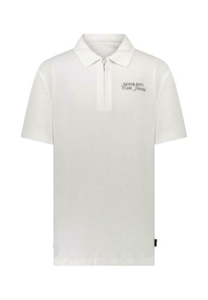 Wit poloshirt van een gestructureerde stof, met een ritskraag en korte mouwen. Het heeft een subtiel logo op de borst.