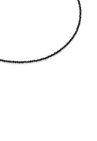 Collana nera di perline con piccole perle rotonde sfaccettate, caratterizzata da una texture liscia e uniforme e un design delicato della stringa.
