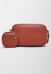 s.Oliver MIT MINI - Sac bandoulière - cognac