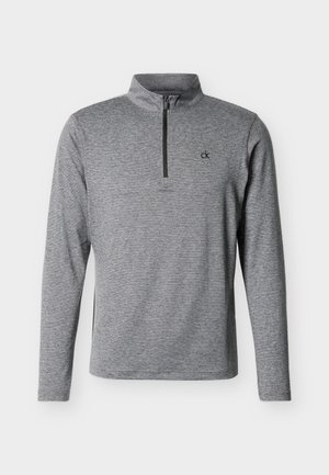 Grauer Herrenpullover mit langen Ärmeln, Streifenmuster, einem Viertel-Reißverschluss und kleinem schwarzem "ck"-Logo auf der linken Brust.