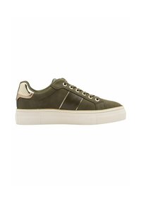 Sneaker in tela verde con suola in gomma bianca, caratterizzato da un accento lucido beige sul tallone e cuciture decorative lungo i lati.