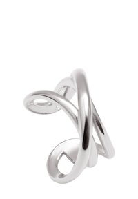 Bague en métal argenté avec des boucles entrelacées. Texture lisse, finition polie et design ouvert avec des formes circulaires et ovales.