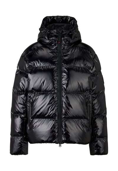 Sort, blank pufferjakke med hætte, frontlynlås og to lynlåslommer på siden, designet til koldt vejr.