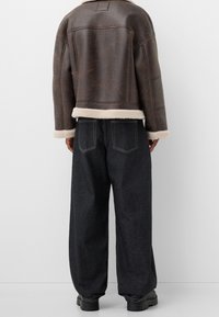 Bershka Jacka i konstläder - dark brown
