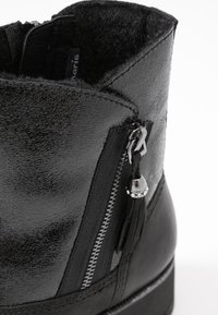 Tamaris Botines con plataforma - black