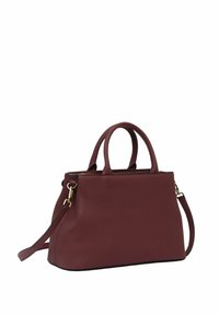 Borsetta borgogna con una texture in pelle martellata, manici superiori doppi, tracolla rimovibile e accessori in metallo dorato.