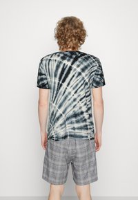 Alpha Industries TIE DYE - Triko s potiskem - black