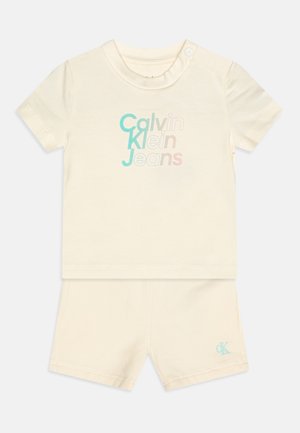Calvin Klein Jeans BABY GRADIENT LOGO UNISEX SET - Shorts - papyrus