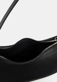 PULL&BEAR HALF MOON  - Borsa a mano - black