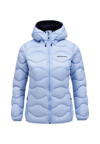 Veste matelassée à capuche bleu clair avec fermeture éclair avant et logo "Peak Performance" sur la poitrine, conçue pour les temps froids.