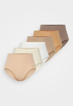 Lot de six culottes taille haute dans des nuances variées de beige, tan et blanc ; texture lisse et design simple avec une taille élastique.