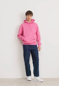 Mads Nørgaard STANDARD HOODIE LOGO - Jersey con capucha - knockout pink