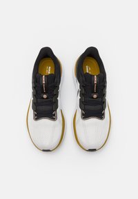 Nike Performance STRUCTURE 25 - Løpesko for vei - summit white/black/platinum tint/bronzine/amber brown/white