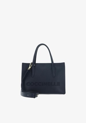 Schwarze Lederhandtasche mit zwei Griffen und abnehmbarem Schulterriemen, mit geprägt COCCINELLE Logo auf der Vorderseite.