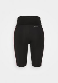 Shorts de sport noirs taille haute avec le logo "AEROREADY" au dos, coupe slim et bandes latérales rouges.