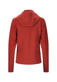 Röd hoodie med mjukt tyg, figurnära design, strukturerade ärmar och en åtsittande huva; bakifrån visas sömdetaljer och en modern passform.