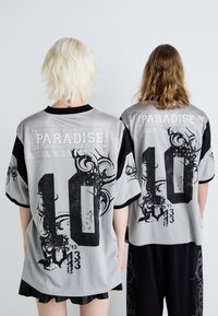 Jaded London FOOTBALL UNISEX - Print T-shirt - silver