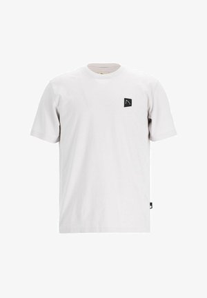 Lys grå bomulds t-shirt med rund halsudskæring, korte ærmer og et lille sort logo-patch på den øverste venstre bryst. Enkel design.