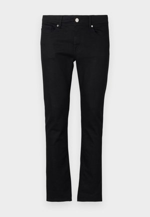 Fekete farmernadrág, slim fit szabással, egyenes lábbal, öt zsebes stílussal és fémből készült gombos zárással, minimális varrással.