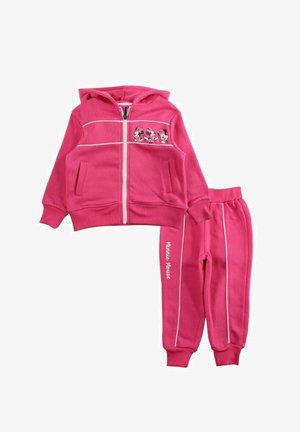 Ensemble de survêtement rose en tissu doux, comprenant un sweat à capuche zippé avec des accents blancs et un motif Minnie Mouse, accompagné d'un pantalon de jogging.