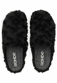 Pantofole nere in peluche con un esterno testurizzato, foderate in feltro grigio e con suola piatta. Presentano il marchio "ROHDE" sulla soletta.
