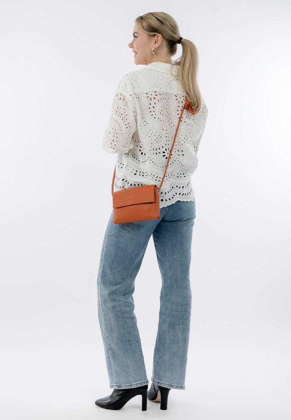 EMMA - Umhängetasche - terra