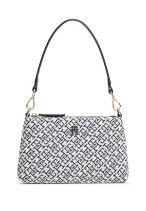 Sac à main rectangulaire avec motif géométrique bleu marine sur fond blanc et une bandoulière noire détachable avec attaches dorées.