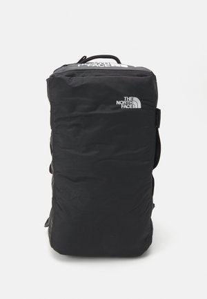 Schwarzer Rucksack aus strapazierfähigem Stoff, mit einem oberen Griff und Schulterriemen. Das The North Face-Logo ist auffällig in Silber dargestellt.