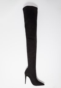 Stivali neri sopra il ginocchio con tacco stiletto realizzati in suede, caratterizzati da una punta affusolata e una superficie liscia con un design a tacco alto.