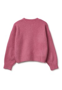 Růžový pletený svetr s ribbovanou texturou, spadlými rameny a zkráceným siluetou. Má kulatý výstřih a dlouhé rukávy.