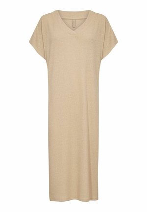 Vestido de punto beige con escote en V, mangas cortas y corte holgado. Presenta una silueta recta y una textura suave.