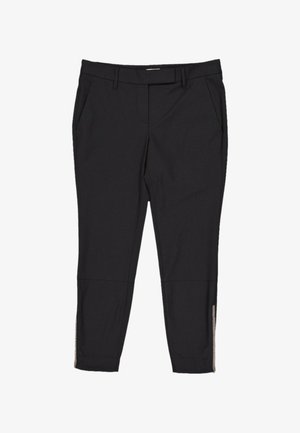 Pantalon slim noir avec poches latérales, passants de ceinture et détail zippé aux poignets des chevilles, posé à plat sur fond blanc.