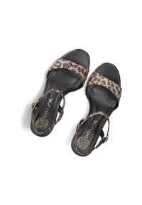 Luipaardprint sandalen met zwarte leren zolen, sluiting met gesp en textuur straps. Kenmerkt zich door gouden branding op de binnenzool.