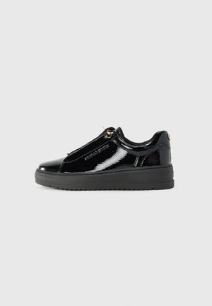 Trainers - black