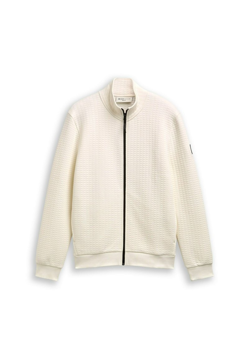 Witte textuur zip-up jas met een hoge kraag, voorzien van een zwarte rits en ribgebreide manchetten en zoom. Eenvoudig, modern ontwerp met minimale detailing.