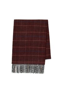 Écharpe en laine à carreaux rouge foncé avec des lignes bleues et crème, présentant un bord frangé en gris et marron.