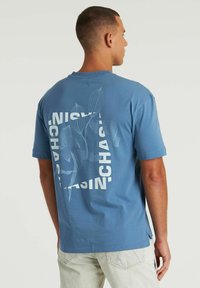 CHASIN' FLOWERED - T-shirt print - blue