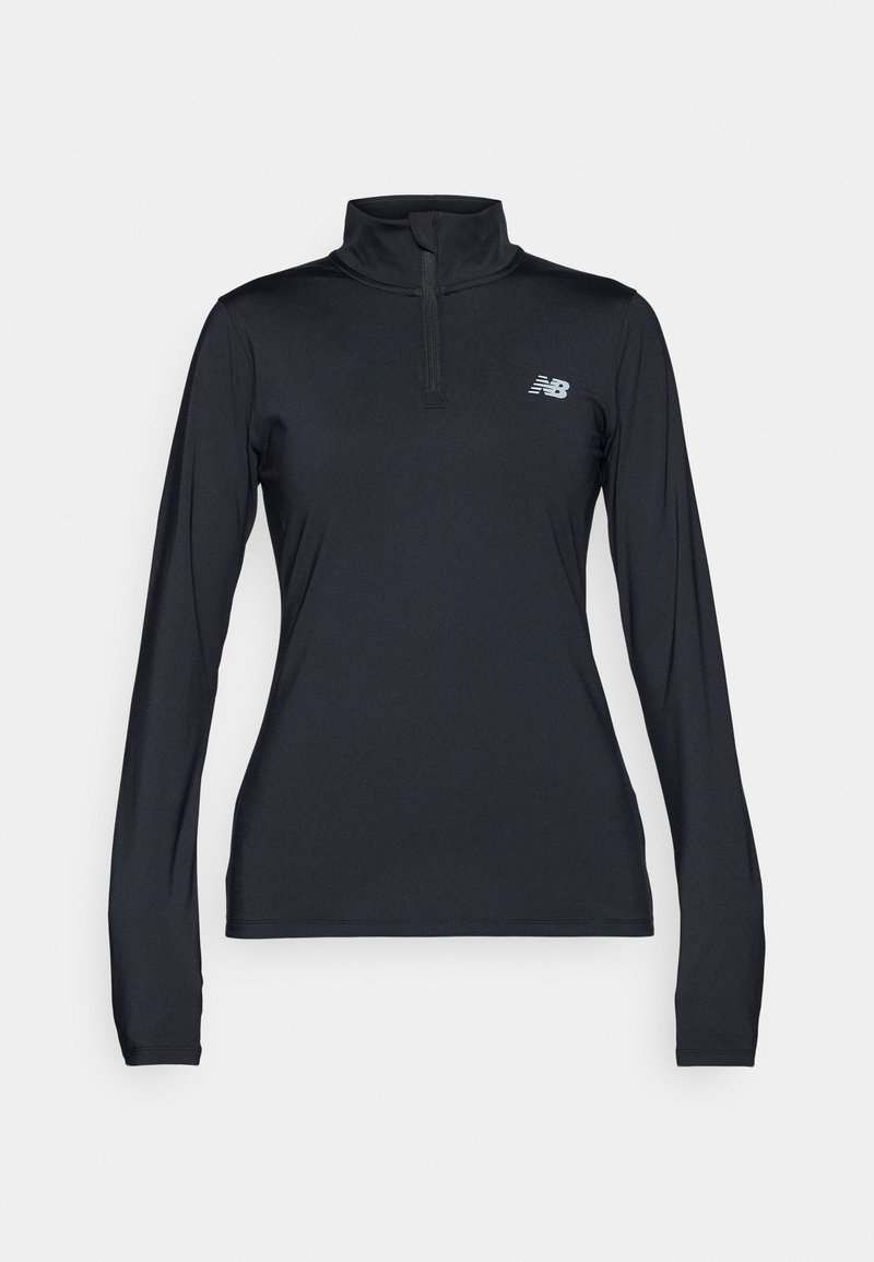 Maglietta sportiva nera a maniche lunghe con collo alto e zip a un quarto. Presenta un piccolo logo grigio sul lato sinistro del petto. Realizzata in un tessuto liscio e elasticizzato.
