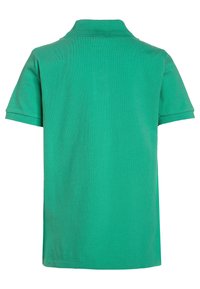 Zelená polo košile s krátkým rukávem, vyrobená z texturované tkaniny a s límečkem. Zadní pohled ukazuje jednobarevný design bez ozdob.