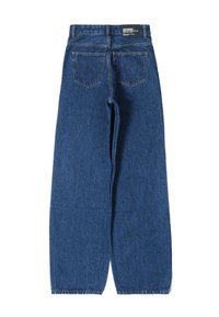 Blaue Denim-Jeans mit geradem Bein Design, ausgestattet mit zwei Gesäßtaschen, Gürtelschlaufen und einem Etikett am Bund. Sauber verarbeitet ohne Abnutzungsspuren.