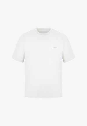 T-shirt en coton blanc à manches courtes, col rond, avec un petit patch logo sur la poitrine gauche. Texture lisse, coupe régulière.