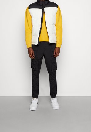 YOURTURN by Zalando, Veste sans manches - black