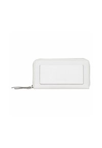 Portafoglio bianco in pelle con chiusura a zip, forma rettangolare, superficie texture e uno slot per schede frontale. Cuciture sottili e design minimalista.