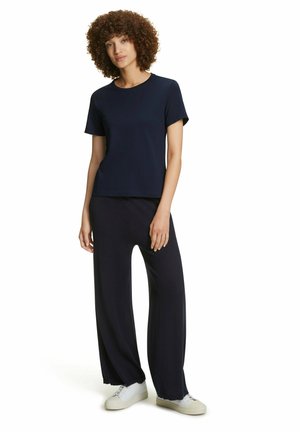 BASIC MODERN - Basic T-shirt - space blue