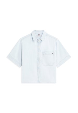 Chemise bleu clair à manches courtes avec poche poitrine et col, avec un petit logo sur le bord de la poche.