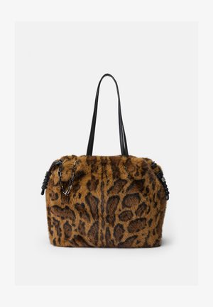 Faux fur leopardmönstrad tote-väska i brunt och svart, med svarta läderremmar och en dekorativ kedjedetalj. Mjuk textur genom hela väskan.