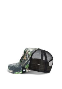 Tarnmütze mit gebogenem Schirm, Mesh-Rücken und einem aufgenähten Patch auf der Vorderseite mit einem Logo. Die Farben umfassen Grün, Braun und Schwarz.